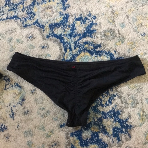 VS Black Bikini - Picture 5 of 5